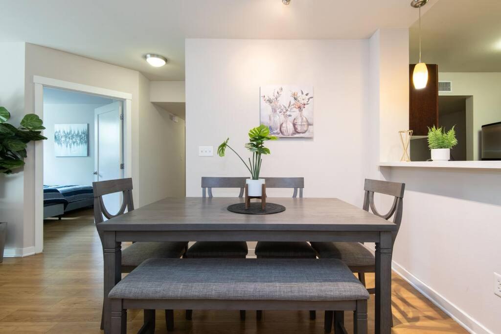 Appartement Comfy Cozy With Pool & Hot Tub In Downtown La' *