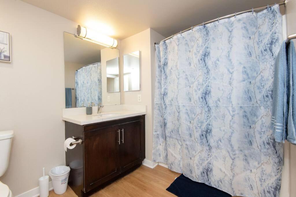 Comfy Cozy With Pool & Hot Tub In Downtown La' Appartement *