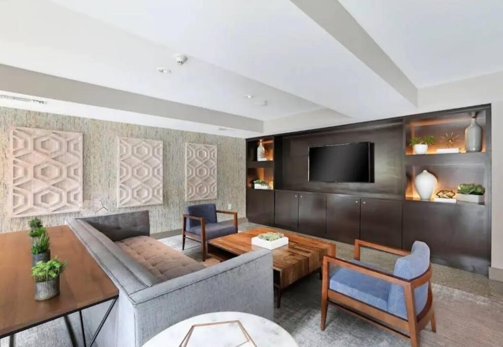 Comfy Cozy With Pool & Hot Tub In Downtown La' Appartement Los Angeles